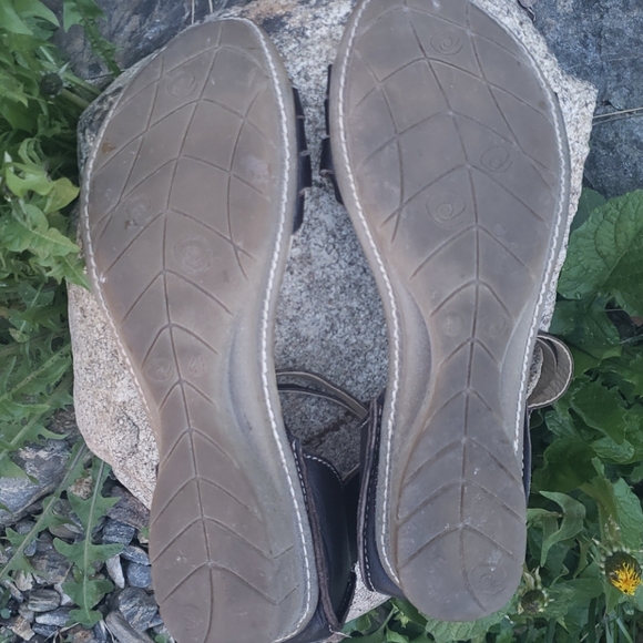 Sandles - Picture 7 of 7